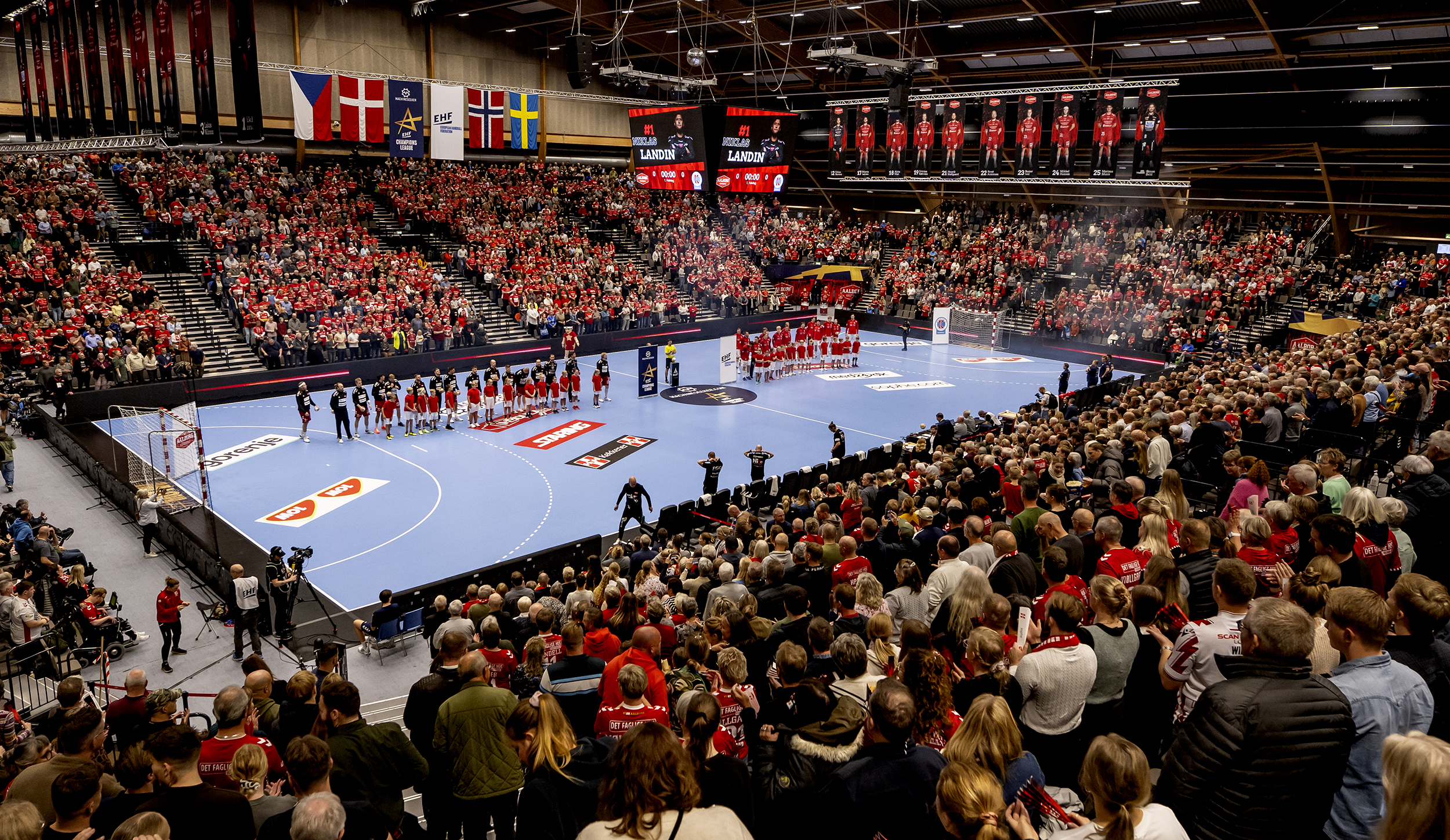 EHF Champions League håndbold i Aalborg.

Aalborg Håndbold - Kolstad Håndbold slut 27-25