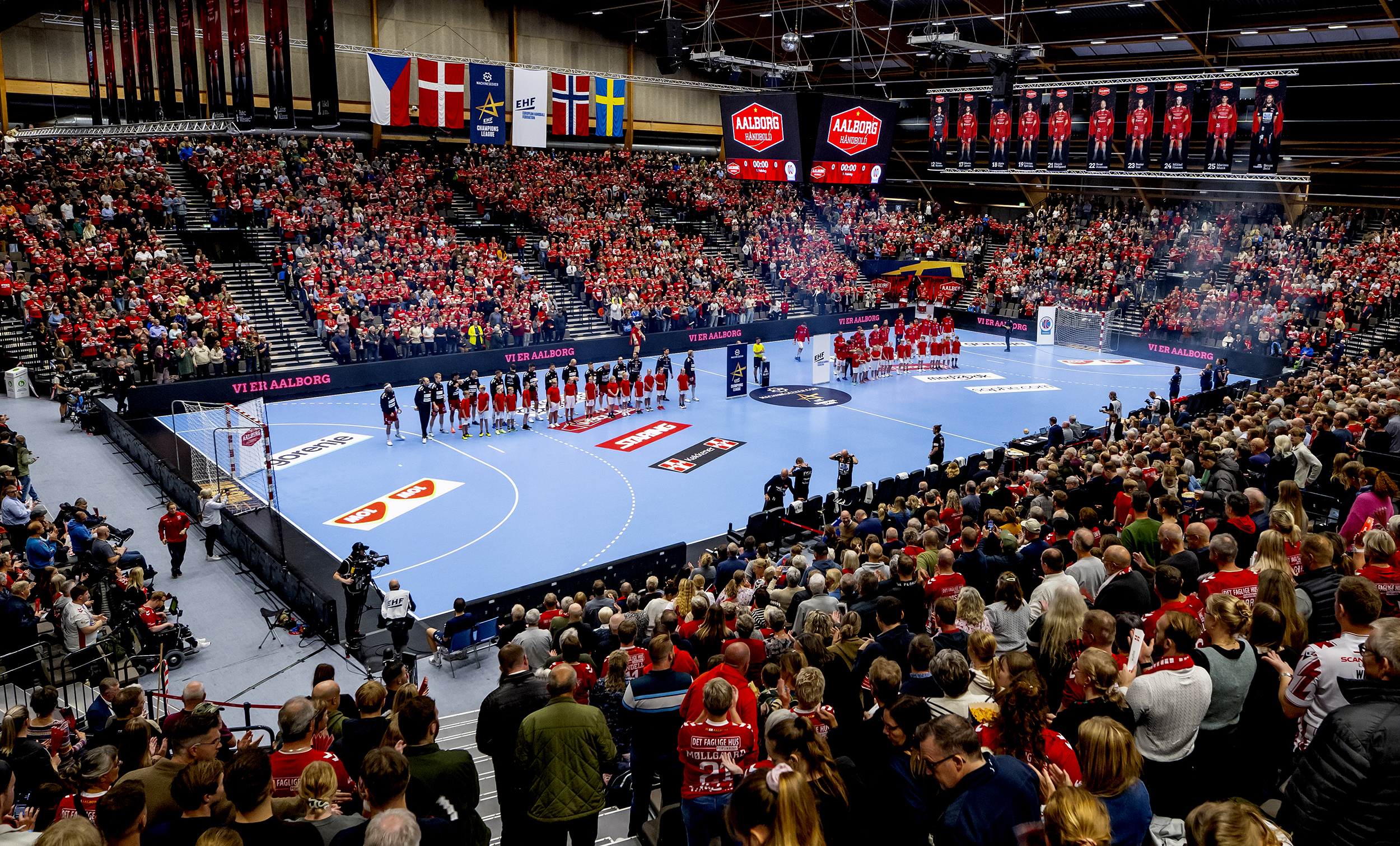 EHF Champions League håndbold i Aalborg.

Aalborg Håndbold - Kolstad Håndbold slut 27-25

Arena